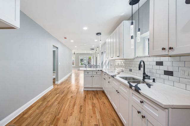 7010 S Prairie Avenue, Chicago, IL 60637