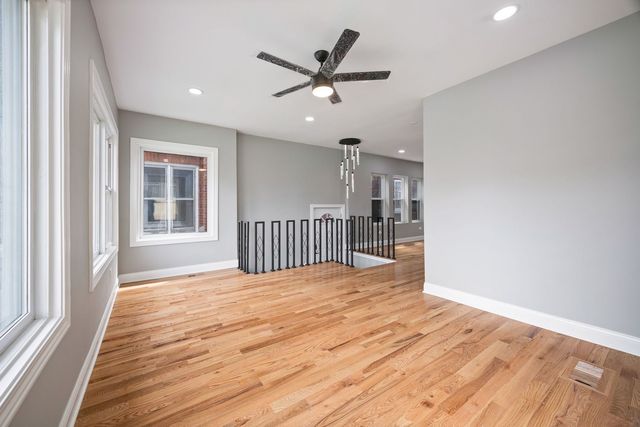 7010 S Prairie Avenue, Chicago, IL 60637