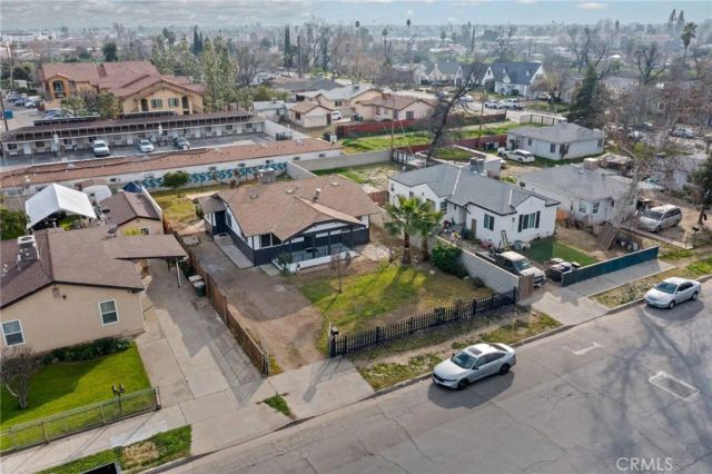 215 8th, Bakersfield, CA 93304