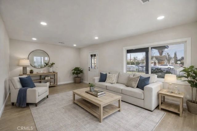 215 8th, Bakersfield, CA 93304