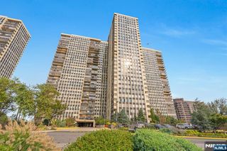 200 Winston Drive L18, Cliffside Park, NJ 07010