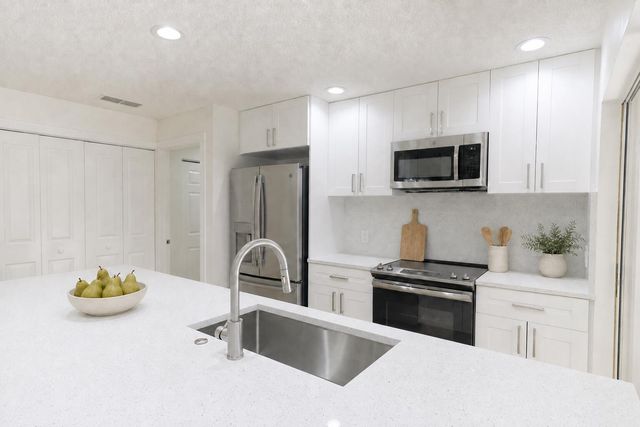 1202 Silverleaf Oak Court, Palm Beach Gardens, FL 33410