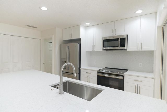1202 Silverleaf Oak Court, Palm Beach Gardens, FL 33410