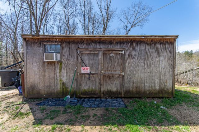 1670 ROSE CREEK RD, Selmer, TN 38375