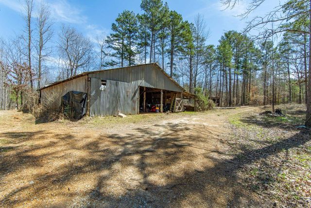 1670 ROSE CREEK RD, Selmer, TN 38375