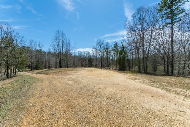 1670 ROSE CREEK RD, Selmer, TN 38375