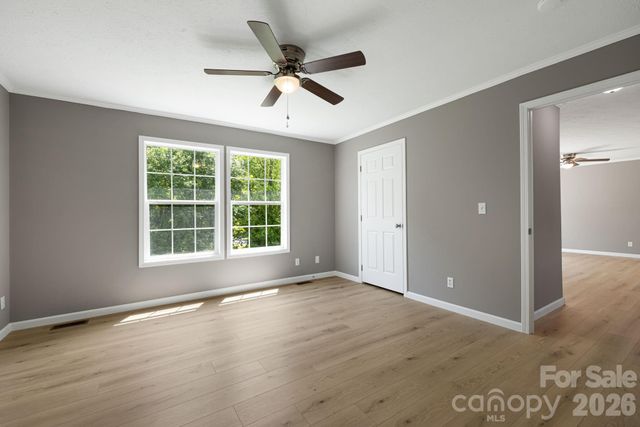 44 morning Lane, Hendersonville, NC 28792