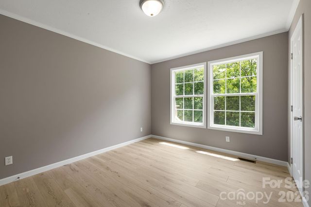 44 morning Lane, Hendersonville, NC 28792