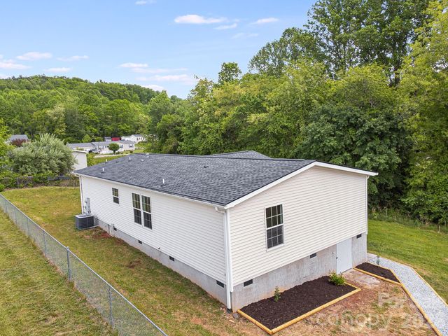 44 morning Lane, Hendersonville, NC 28792