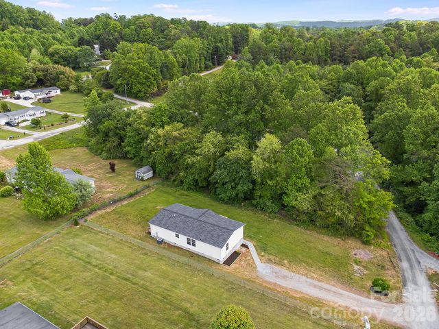 44 morning Lane, Hendersonville, NC 28792