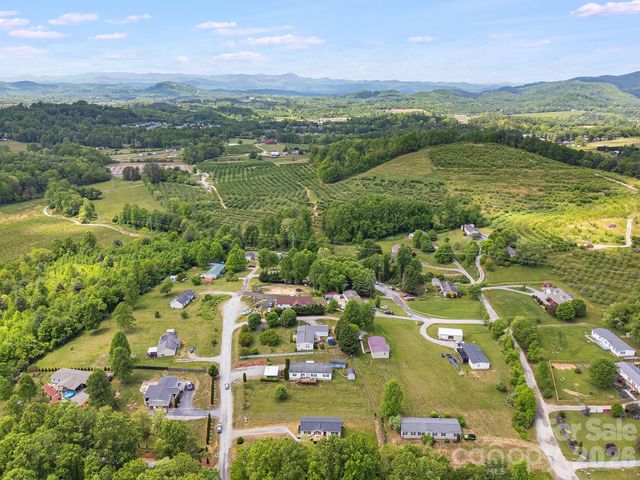 44 morning Lane, Hendersonville, NC 28792