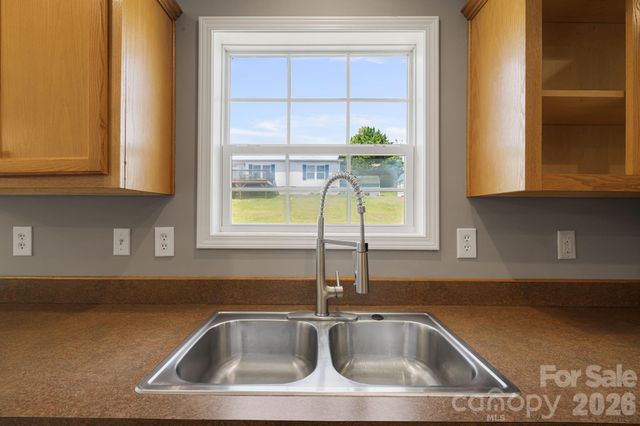 44 morning Lane, Hendersonville, NC 28792