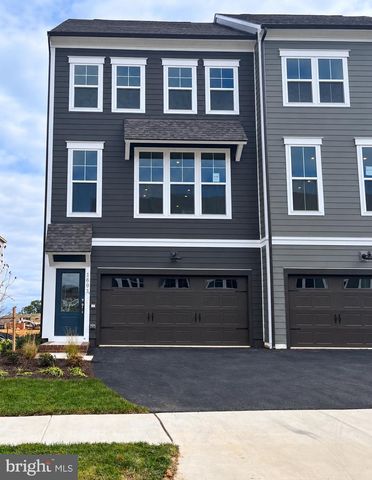 1693 BEECH LEAF ST, Dumfries, VA 22026