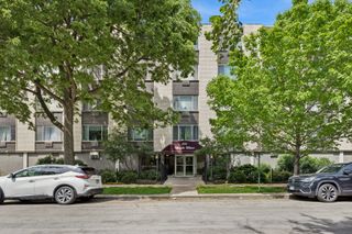 201 S Maple Avenue 106, Oak Park, IL 60302