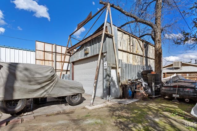 2521 P Street, Bakersfield, CA 93301