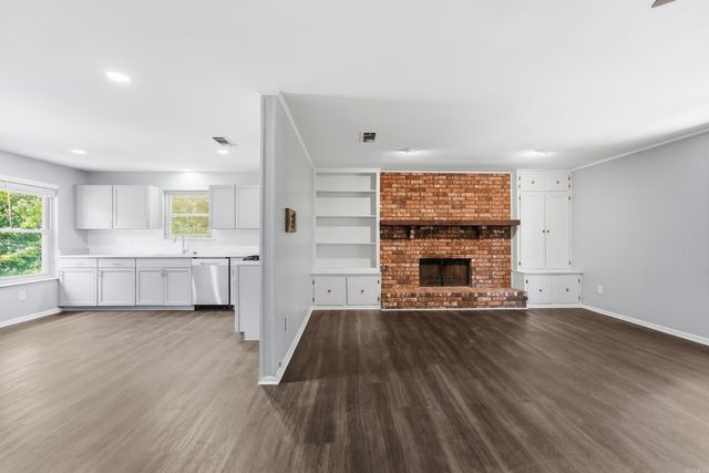 28 Johnny Ln, Sherwood, AR 72120