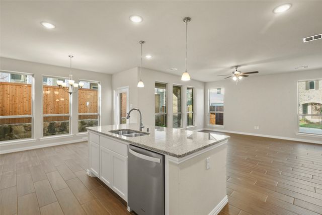 3921 Saint Ives Lane, Lewisville, TX 75056