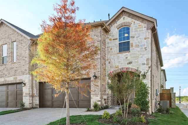 3921 Saint Ives Lane, Lewisville, TX 75056