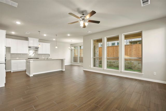 3921 Saint Ives Lane, Lewisville, TX 75056