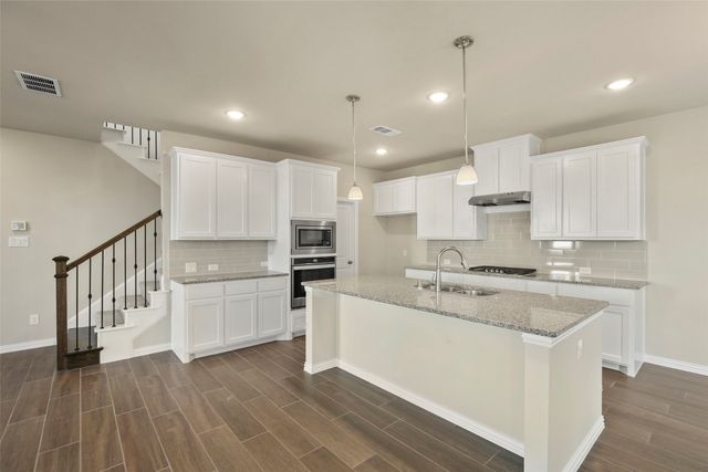 3921 Saint Ives Lane, Lewisville, TX 75056