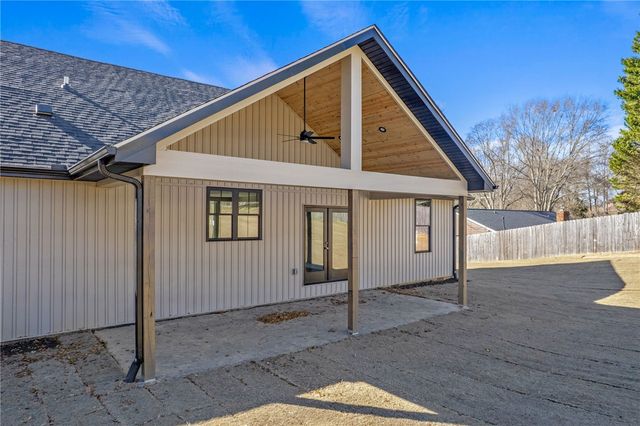 222 Lake Forest Circle, Easley, SC 29642