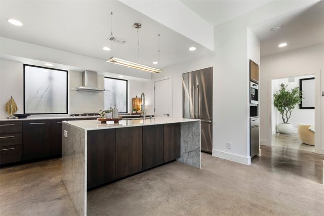 6 Vanguard Way, Dallas, TX 75243