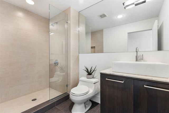 6 Vanguard Way, Dallas, TX 75243