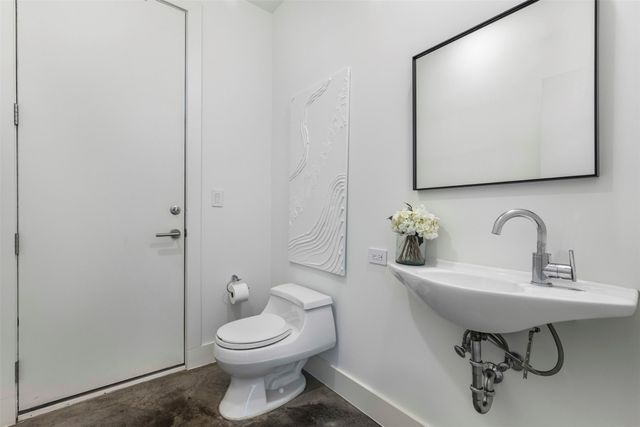 6 Vanguard Way, Dallas, TX 75243