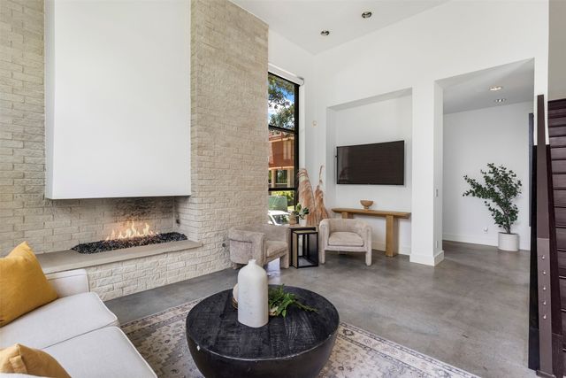 6 Vanguard Way, Dallas, TX 75243