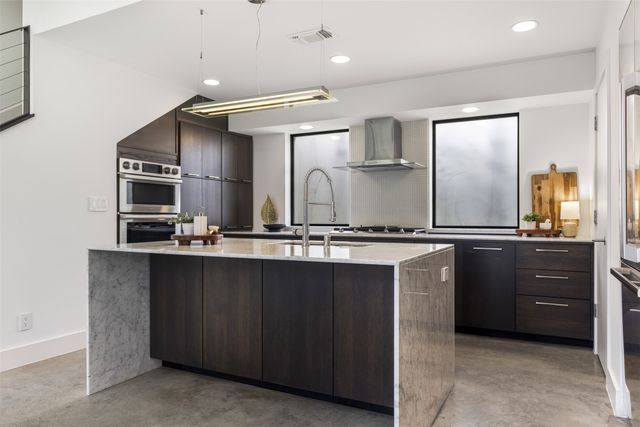 6 Vanguard Way, Dallas, TX 75243