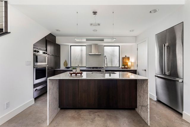 6 Vanguard Way, Dallas, TX 75243