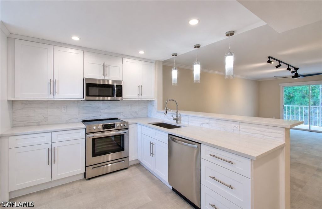2360 Naples Trace CIR 6, Naples, FL 34109
