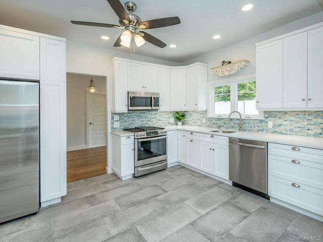 3 Ellison Street, Bayville, NY 11709