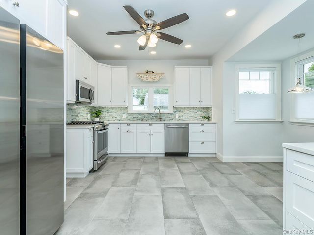 3 Ellison Street, Bayville, NY 11709