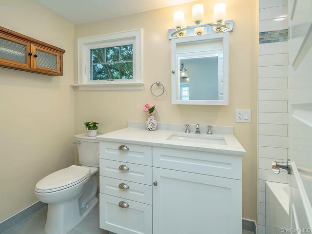 3 Ellison Street, Bayville, NY 11709