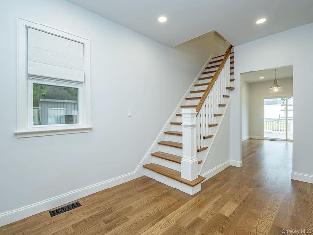 3 Ellison Street, Bayville, NY 11709