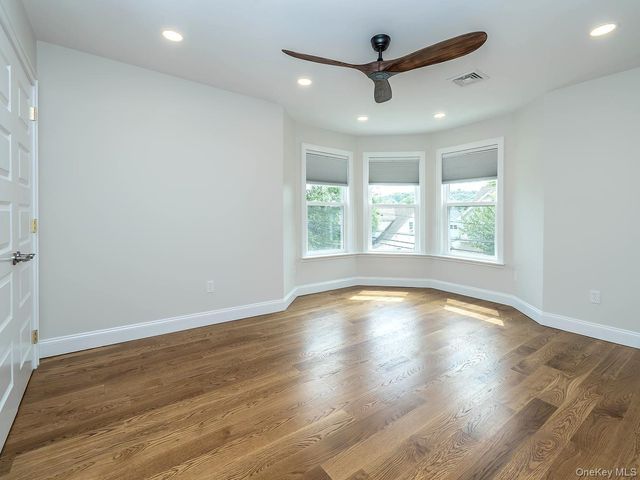 3 Ellison Street, Bayville, NY 11709