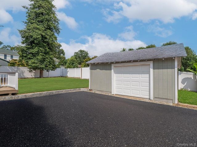 3 Ellison Street, Bayville, NY 11709
