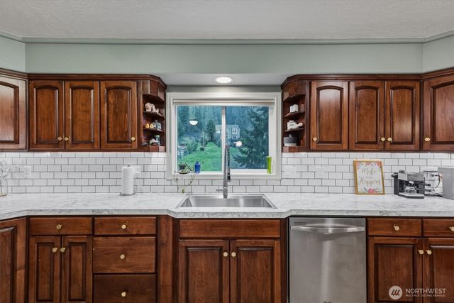 111 Sunset View Road, Longview, WA 98632