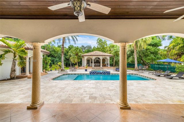 7030 SW 72nd Ct, Miami, FL 33143