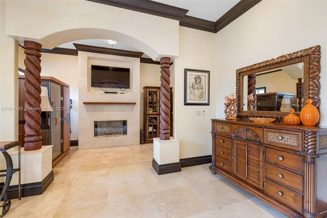 7030 SW 72nd Ct, Miami, FL 33143