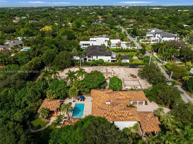 7030 SW 72nd Ct, Miami, FL 33143