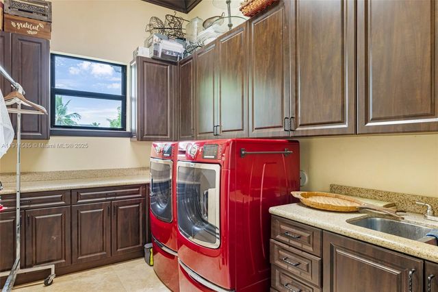 7030 SW 72nd Ct, Miami, FL 33143