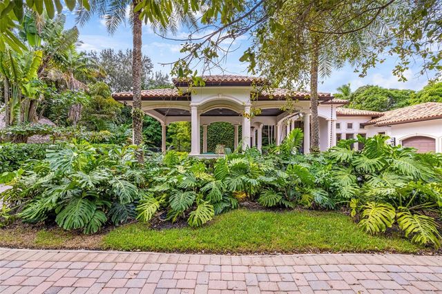 7030 SW 72nd Ct, Miami, FL 33143