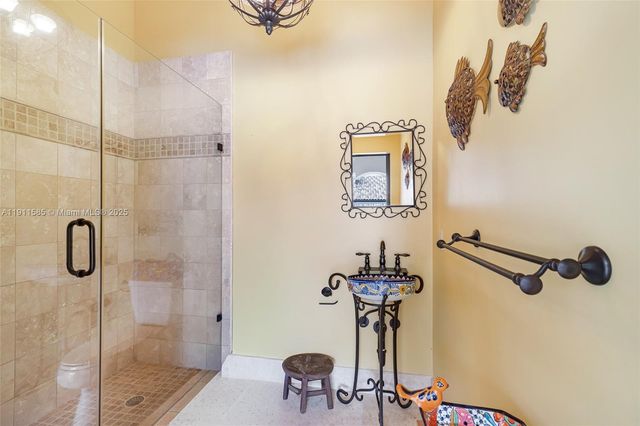 7030 SW 72nd Ct, Miami, FL 33143