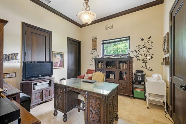 7030 SW 72nd Ct, Miami, FL 33143