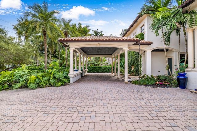 7030 SW 72nd Ct, Miami, FL 33143