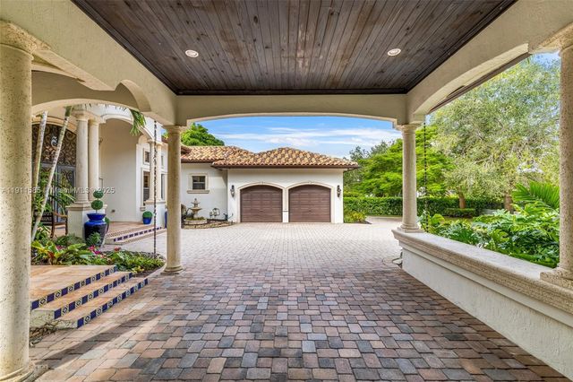 7030 SW 72nd Ct, Miami, FL 33143