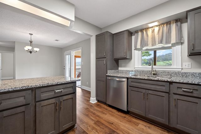 1003 Hodges Ferry Rd, Sparta, TN 38583