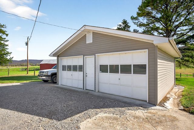 1003 Hodges Ferry Rd, Sparta, TN 38583